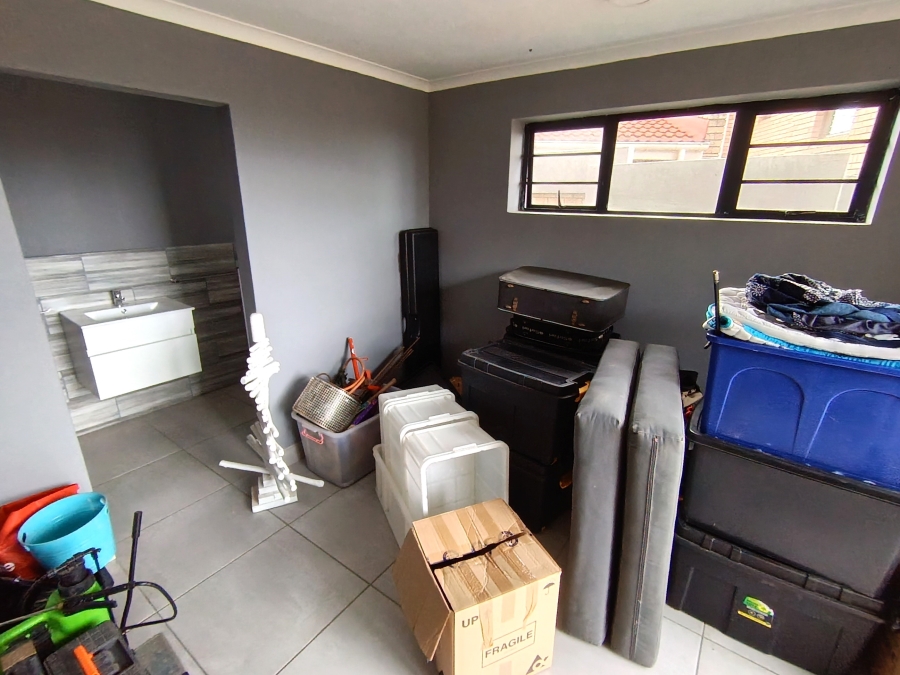 4 Bedroom Property for Sale in Wavecrest Eastern Cape